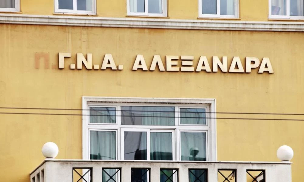 Συναγερμός στο νοσοκομείο «Αλεξάνδρα» για 70χρονο που βρέθηκε θετικός στον κορωνοϊό